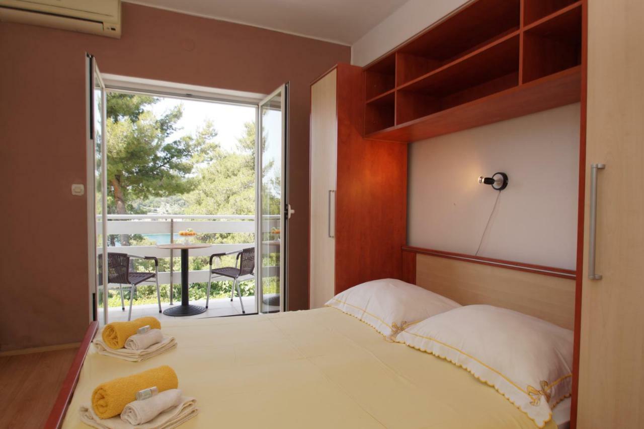 Vita Apartments Zrnovo Esterno foto