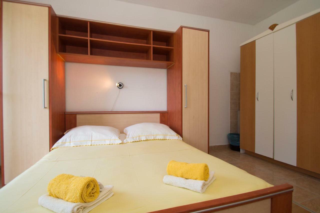 Vita Apartments Zrnovo Esterno foto