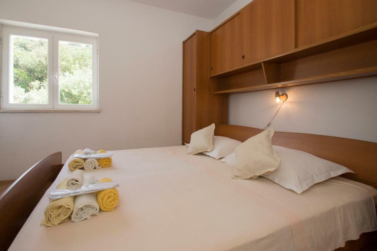 Vita Apartments Zrnovo Esterno foto