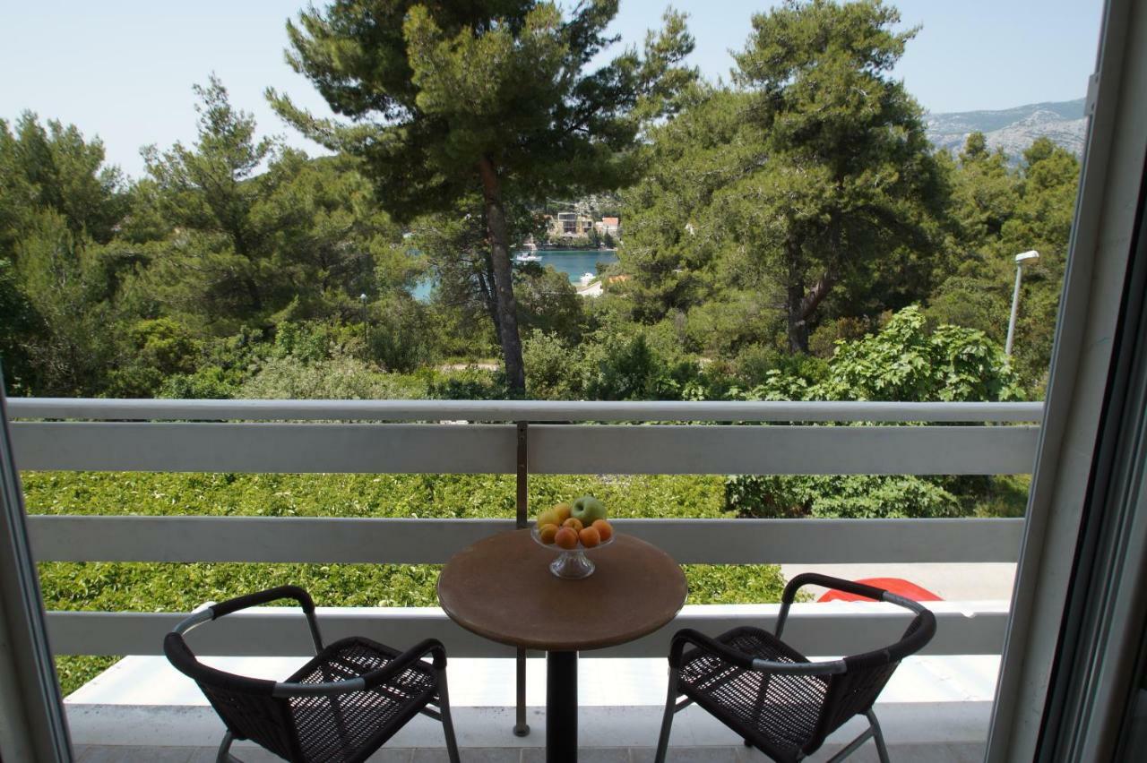 Vita Apartments Zrnovo Esterno foto