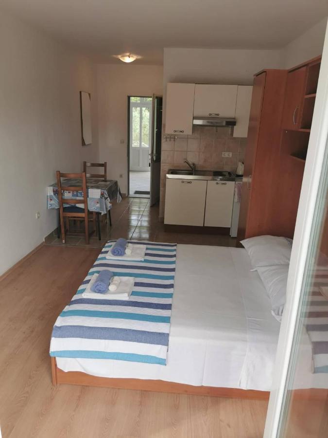 Vita Apartments Zrnovo Esterno foto